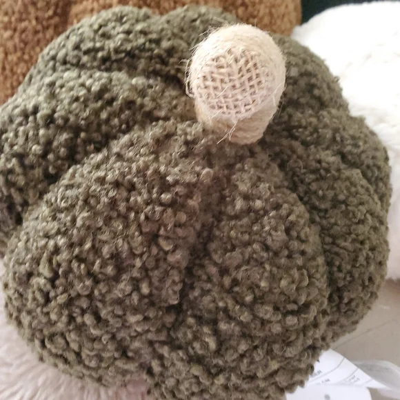 Cozy pumpkin pillow - Picture 3 of 3